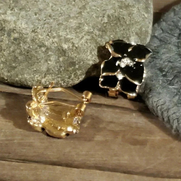 Glossy Black Enamel Artsy Tropical Flowers Austrian Crystal Gold Tone Earrings - Picture 6 of 7
